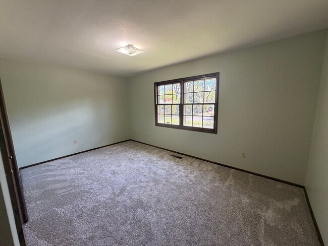 Building Photo - Peaceful 3 Bedroom Single-Level Home on Spacious Corner Lot Near Fir Grove Park