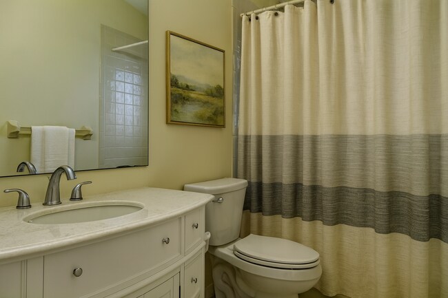 Building Photo - Single Family Home in Hunters Creek