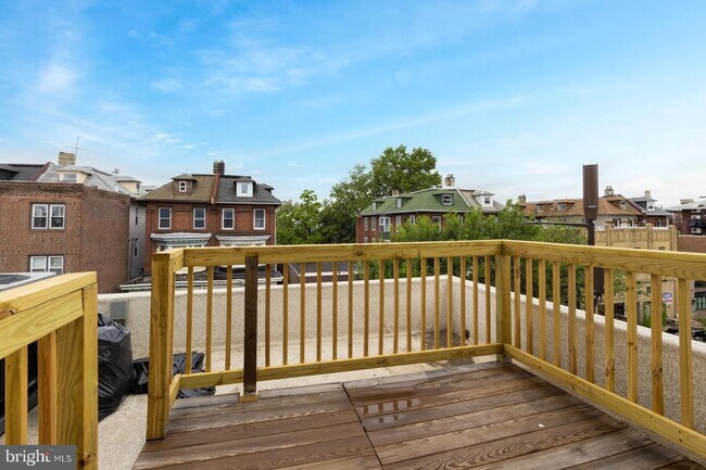 Building Photo - 223 S 45th St