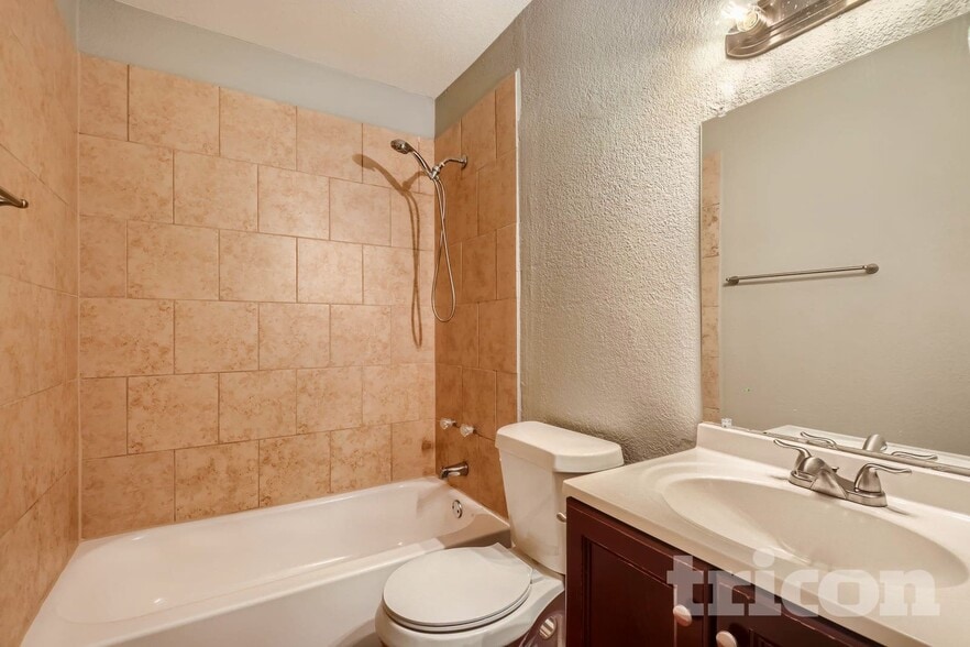 Building Photo - 306 Lakey Rd