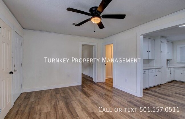 Building Photo - 4904 Lynch Dr