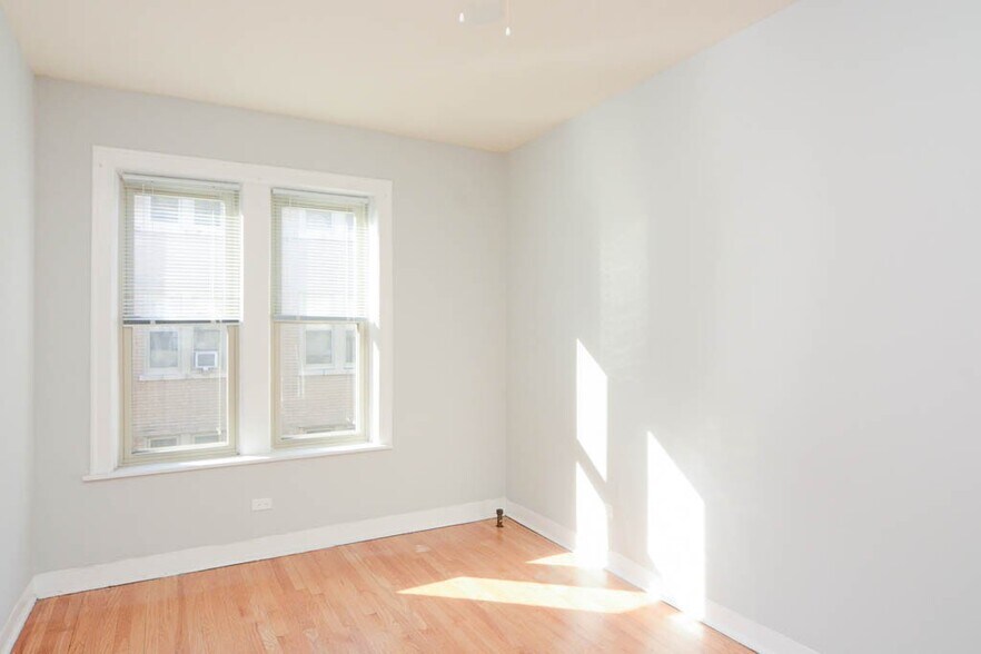 Building Photo - 4232 N Paulina St