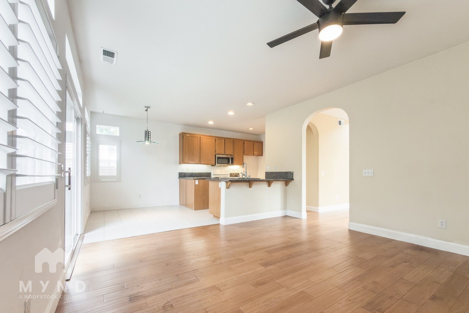 Building Photo - 305 Diamante Way