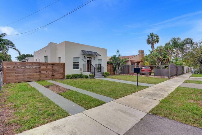 Building Photo - 2978 SW 14th St