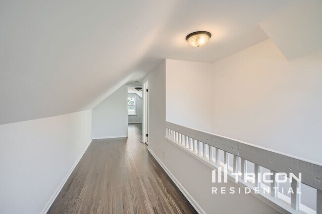 Building Photo - 7539 Park Ave