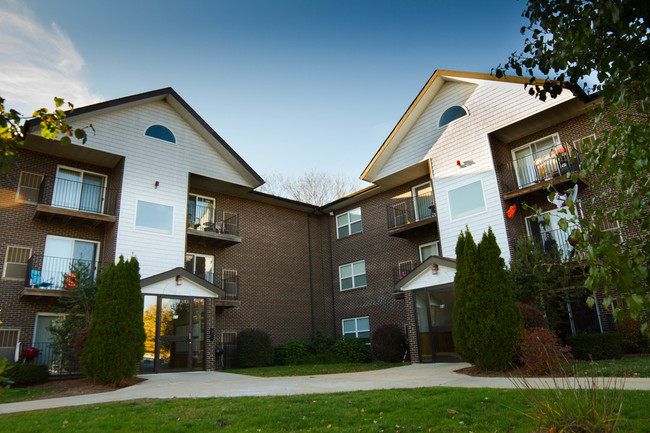 Building Photo - Pondsview Apartments