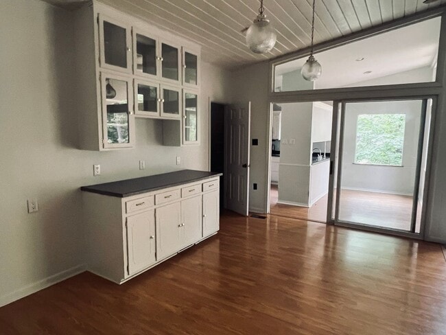 Building Photo - 32 Russell Ln