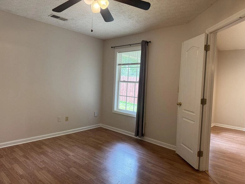 Building Photo - 2312 Market Garden Ln