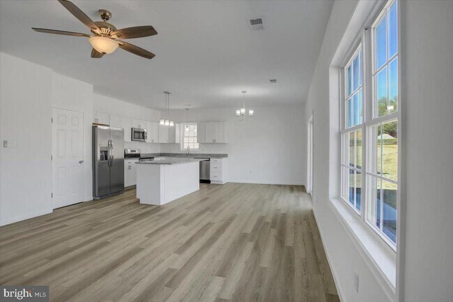 Building Photo - 301 Grandview Ave