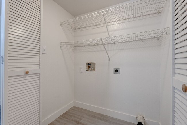 Building Photo - 3060 Tarpon