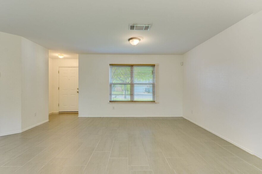 Building Photo - 162 Madisons Way