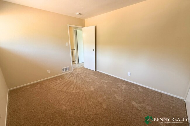 Building Photo - Large Updated 5 Bedroom Home in San Mateo ...