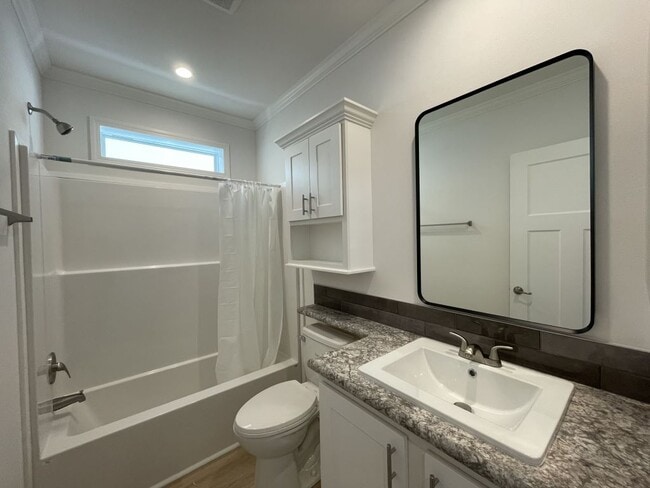 Building Photo - 966 E Montego Ave