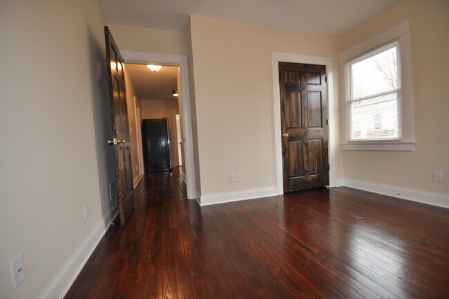 Building Photo - 621 Golfview Dr