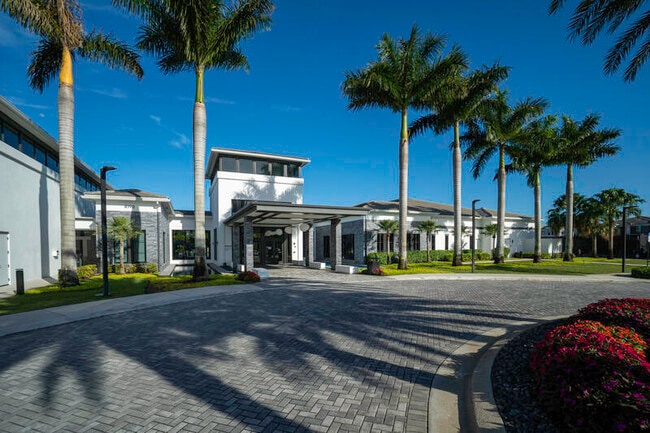 Building Photo - 17081 Five Waters Ave