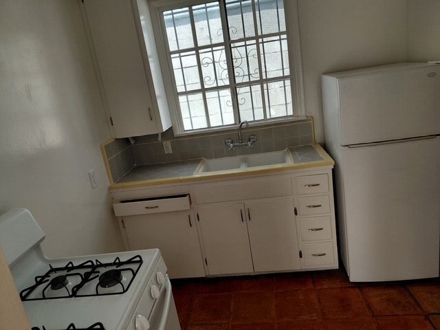 Building Photo - 626 Rose Ave