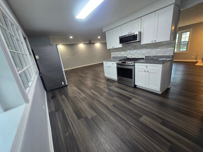 Building Photo - 1430 Hartmann Dr