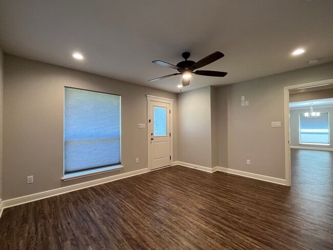 Building Photo - 5429 Meadow Ridge Dr