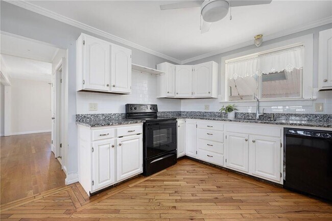 Building Photo - 36 N Beacon Terrace