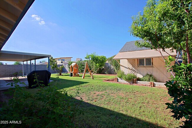 Building Photo - 4526 W Altadena Ave