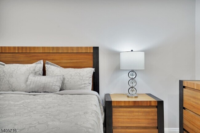 Building Photo - 225 S 9th St