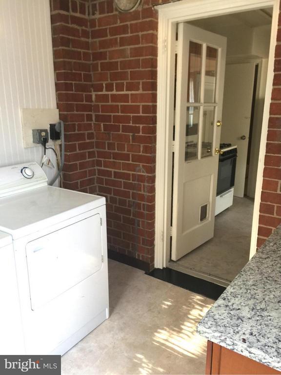 Building Photo - 531 E Bellefonte Ave