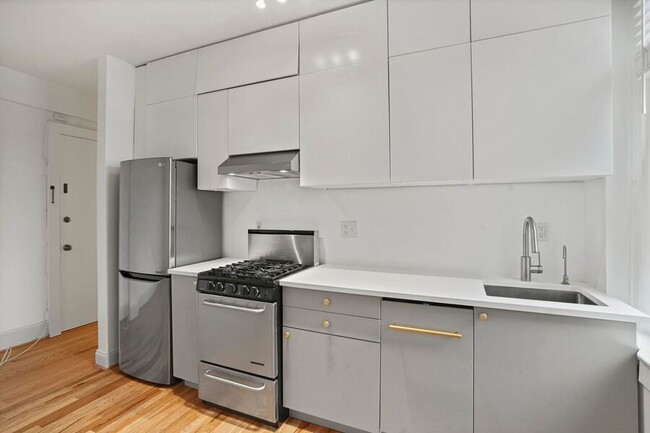 Building Photo - Amazing One-Bedroom Adams Morgan Unit! - W...