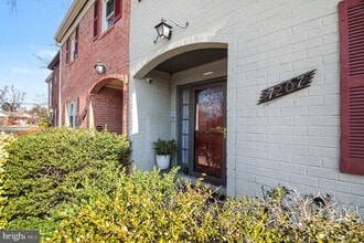 Building Photo - 7207 Jayhawk St