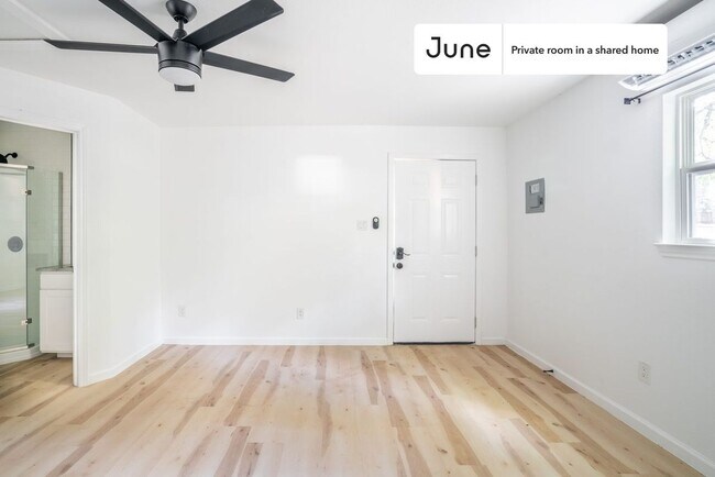 Building Photo - Room in Shared 5 bed/2 bath home in Newton Corner