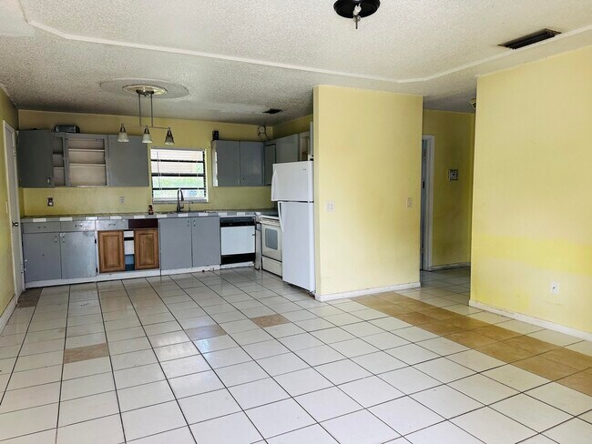 Building Photo - 3893 Allison Ct