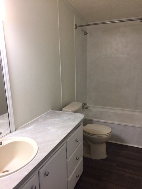 Building Photo - 126 Carlton Dr