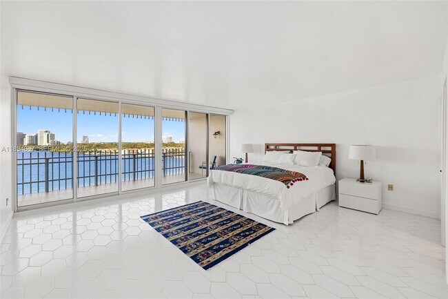 Building Photo - 1 Grove Isle Dr