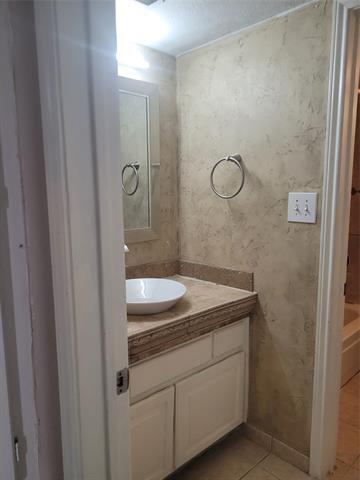 Building Photo - 2311 Balsam Dr