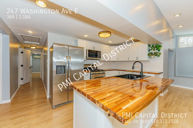 Building Photo - Gorgeous, Completely Remodeled, Spacious, ...