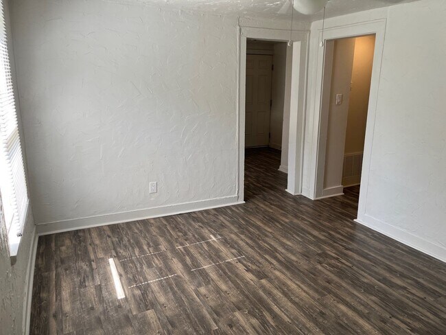 Building Photo - 2912 N Independence Ave