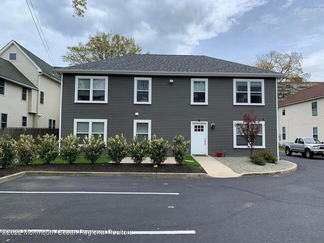 Building Photo - 517 Asbury Ave