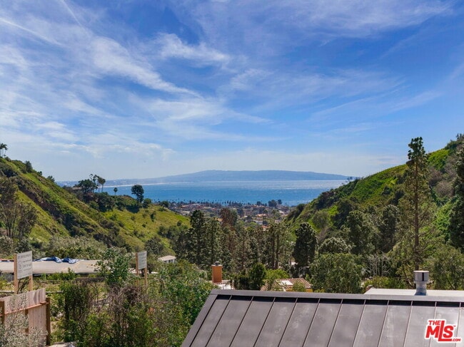 Building Photo - 1336 Bienveneda Ave