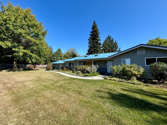 Building Photo - 5166 Graveline Rd