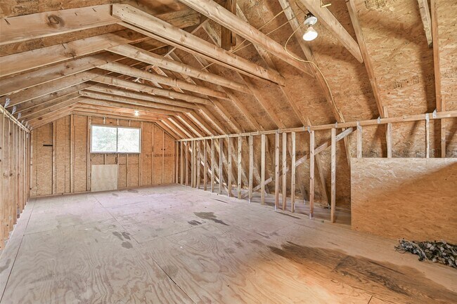 Building Photo - 313 Winding Oak Ln S