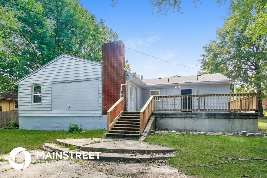 Building Photo - 1405 Country Club Dr
