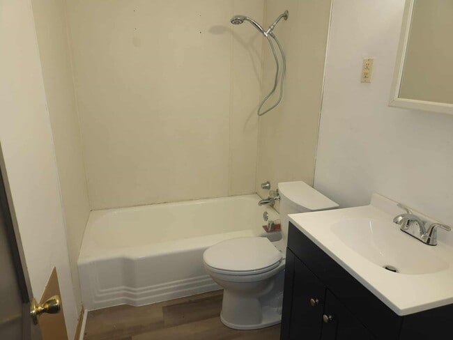 Building Photo - 2 N Richard Dr