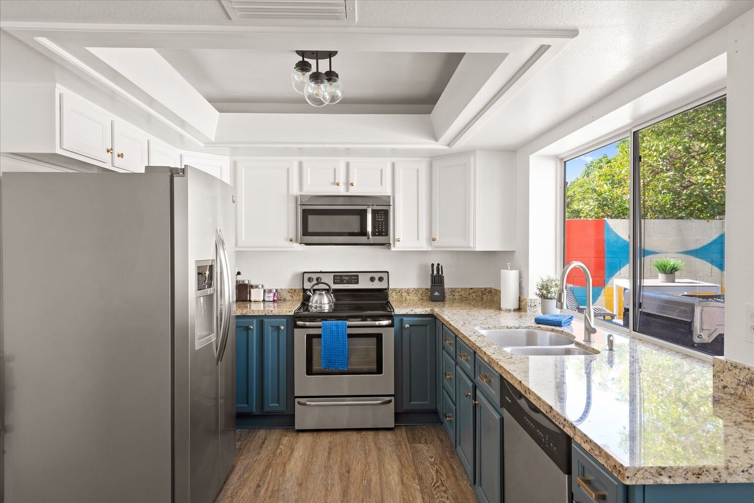 Building Photo - 952 W Plata Ave