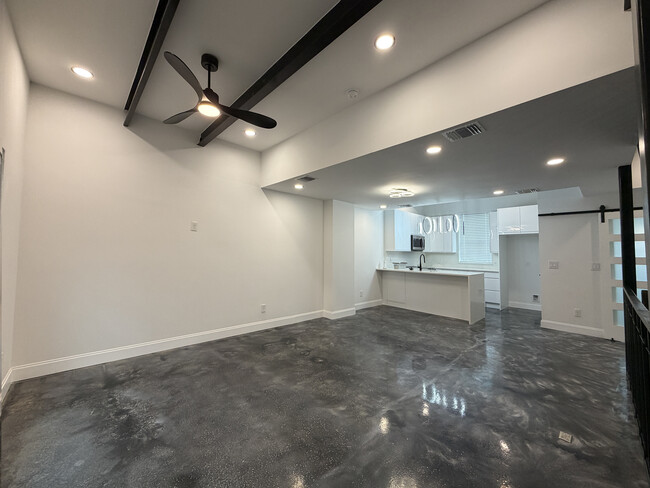 Building Photo - 222 S Olive St