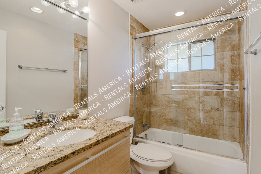 Building Photo - 1850 E Maryland Ave