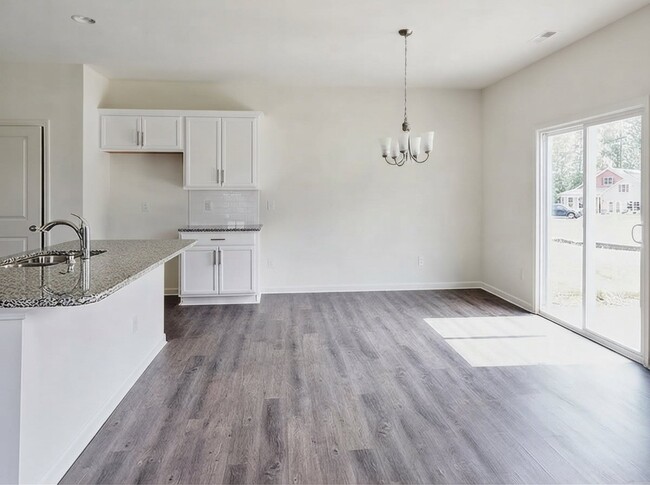 Building Photo - 415 Golden Villas Dr