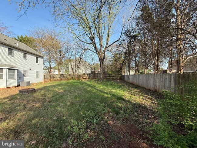 Building Photo - 8659 Bannerwood Dr