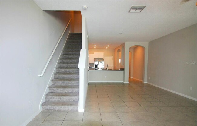 Building Photo - 812 Royal Empress Dr