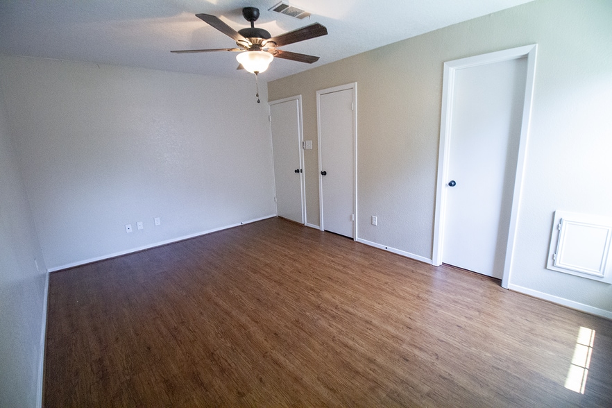 Bedtroom #1 - 1100 Spring Loop