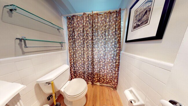 Building Photo - Large One Bedroom with Renovated Kitchen, Off Street Parking Included, Separate Office Space!