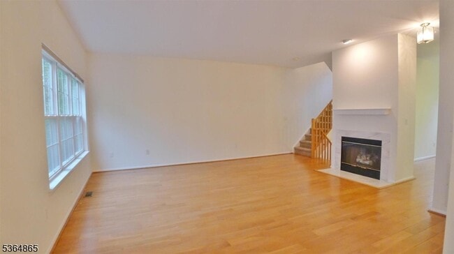 Building Photo - 1310 Grandview Ct